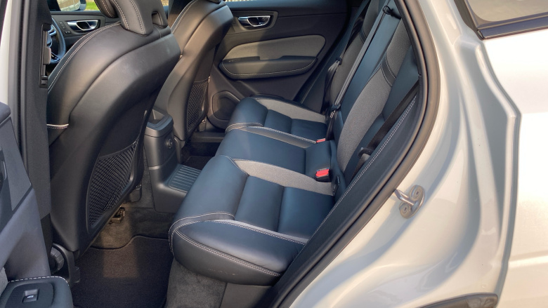 Volvo XC60 2.0 T6 [350] RC PHEV Plus Dark 5dr AWD Geartronic Estate